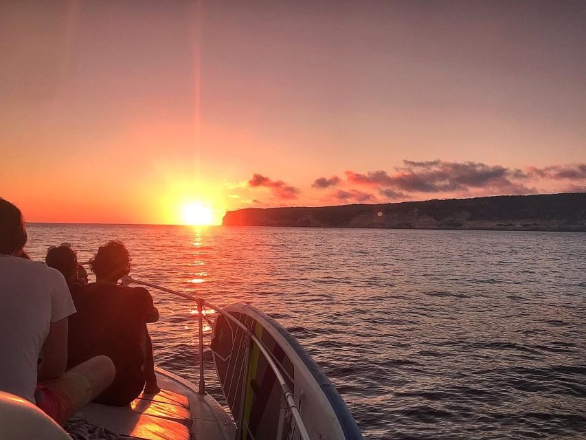 3-hour boat trip at sunset with the sighting Delfini - Sunset aperitif on open water: the real mood shift
