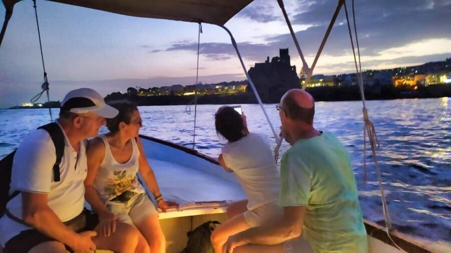 Aci Trezza boat tour sunset and dinner sicilian family home - Who should book this sunset boat-and-dinner tour