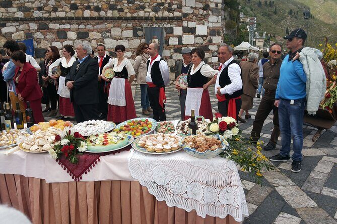Best of Godfather and Taormina Tour with Street Food Tasting - What the small-group format changes on a shore day