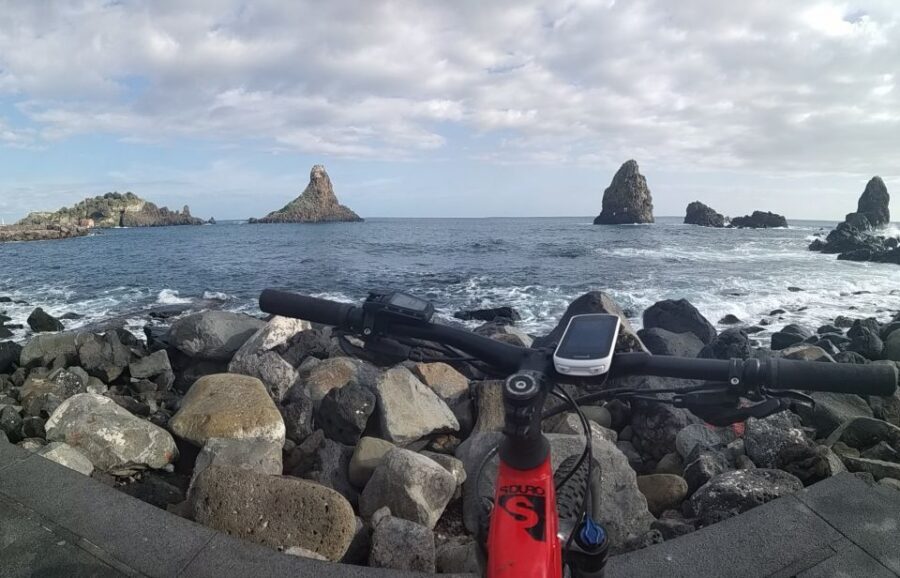 Catania: 4-Hour Guided Bike Tour - Back through Catania: turning the coast into city perspective