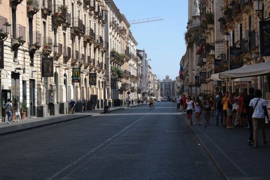Catania: Guided Street Food Tour with Tastings - Bar Savia arancini and Panetteria Pacini cipollina