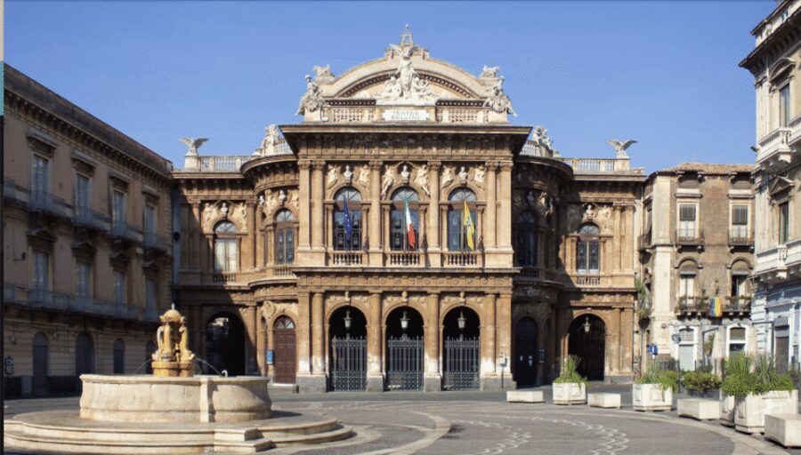 Catania Historic center Walking tour - Via Crociferi: where the street becomes part of the architecture