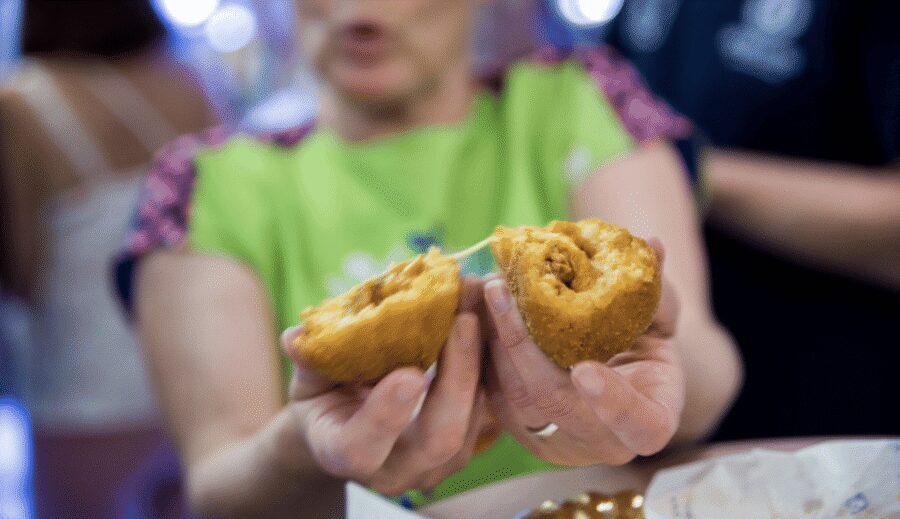 Catania Street food tour by night - Piazza Duomo tastings: arancino and wine in the center of it all