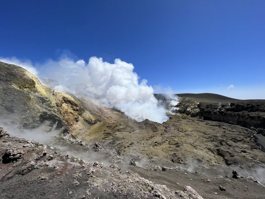Catania: Summit Craters from North Etna with 4x4 vehicles - The 4x4 ride to the observatory: saving energy for real crater time