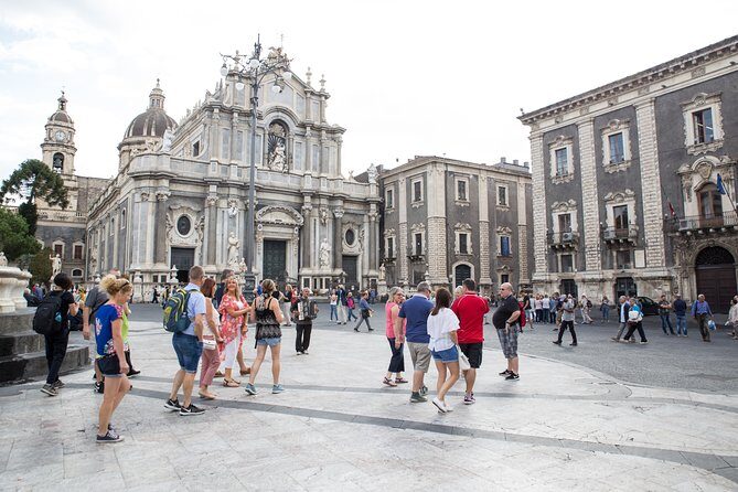 Catania unique walking tour of the city center - The shopping street finish: souvenirs without losing the route