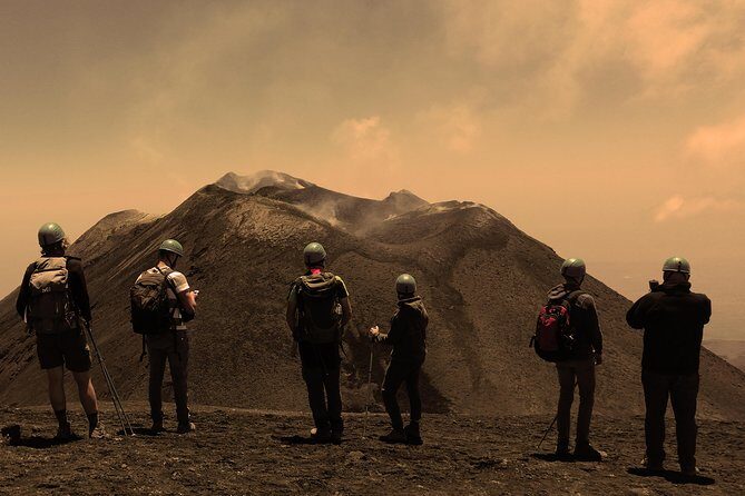 ETNA - Sunset at high altitude - The 2001 Eruption Briefing: Learn While You Look