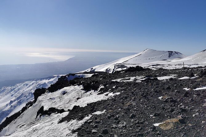 Etna: Winter excursion to 3.000mt - Gear and guides: what you can rely on, and what to bring anyway