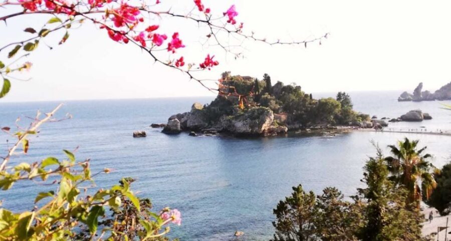 From Catania: White Lotus tour Taormina, Castelmola & Naxos - Pickup and minivan flow in a 5-hour day