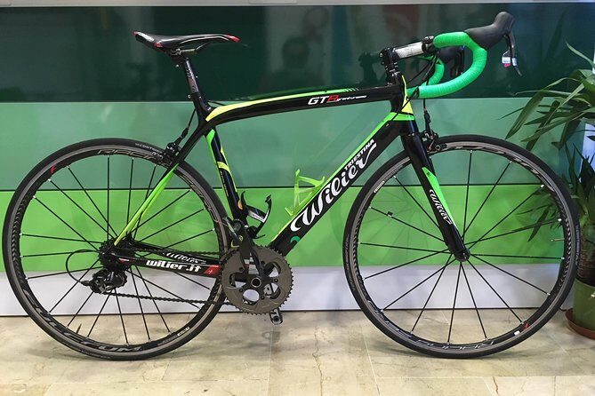 Full Carbon Road Bike Rental - Pedals, helmet, lock, and a repair kit you’ll be glad you have