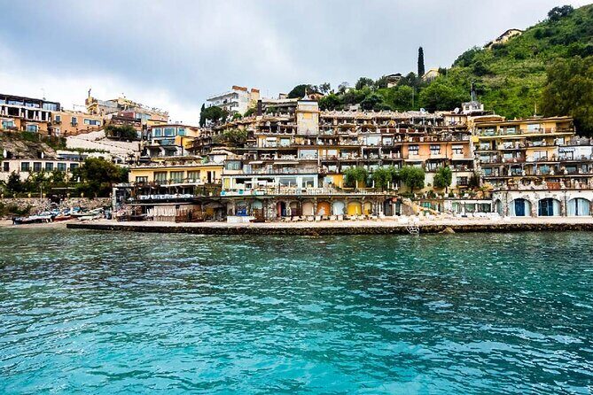 Half day with lunch in luxury private tour - Who this private boat tour fits best