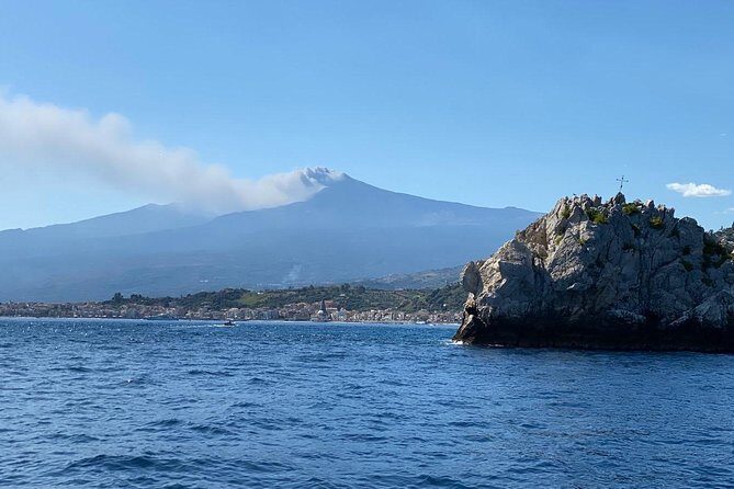Half day with lunch in luxury private tour - Entering Isola Bella and the Taormina bays: what the route feels like