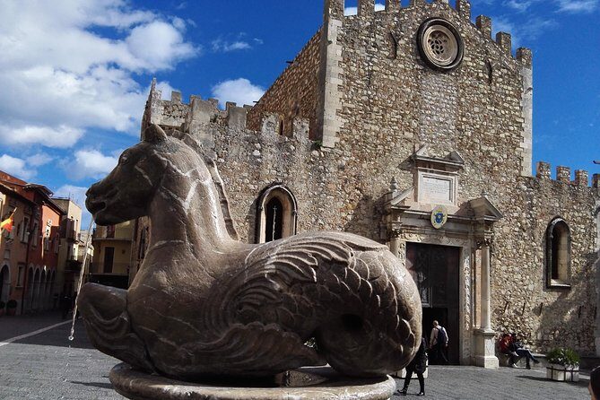 Messina Shore Special Tour of Taormina and Castelmola plus Panoramic Lunch - Entering Taormina from Porta Catania (and using your 2 hours well)