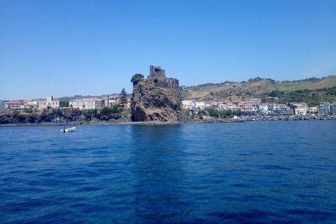My sailing tour in Catania - Where to start: the Caffè del Porto meeting point and what to expect