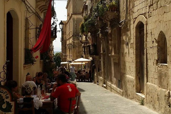 Ortigia city Tour - Stop 3: Fonte Aretusa, the spring and the Greek legend