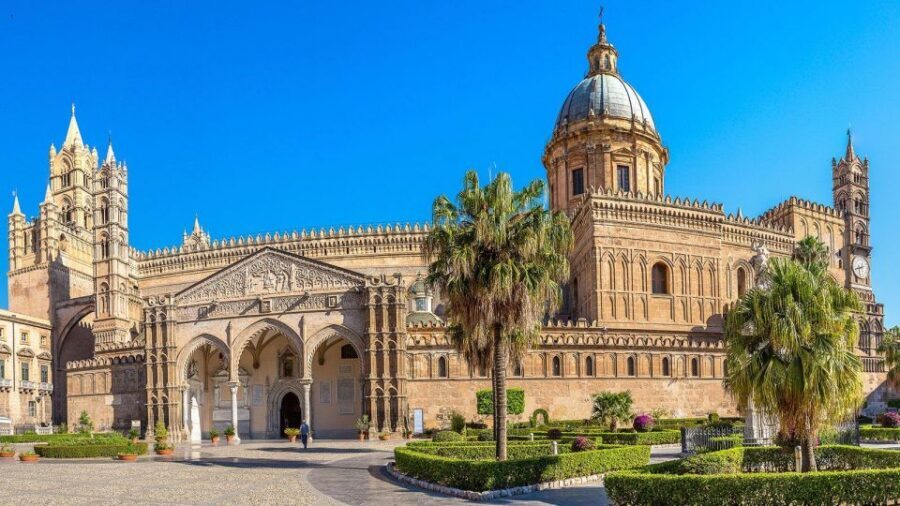 Palermo Audioguide - TravelMate app for your smartphone - Languages, Professional Voices, and On-Screen Text