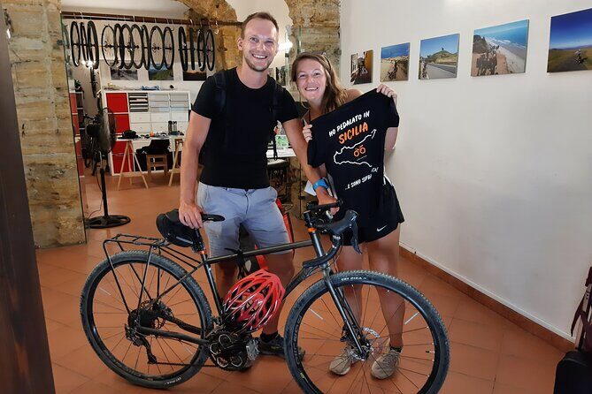 Palermo Bike Rental - Getting started at Via Divisi: smooth pickup beats stress