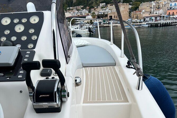 Palermo: Boat tour luxury - Mondello beach stop: music, snorkeling, and a classic shoreline break