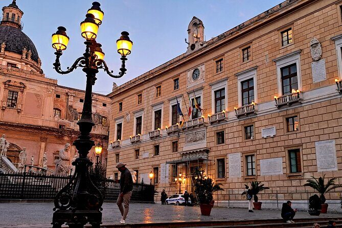 Palermo in 2 hours Main monuments and historic markets - Cape Market and street food tasting: where Palermo becomes real