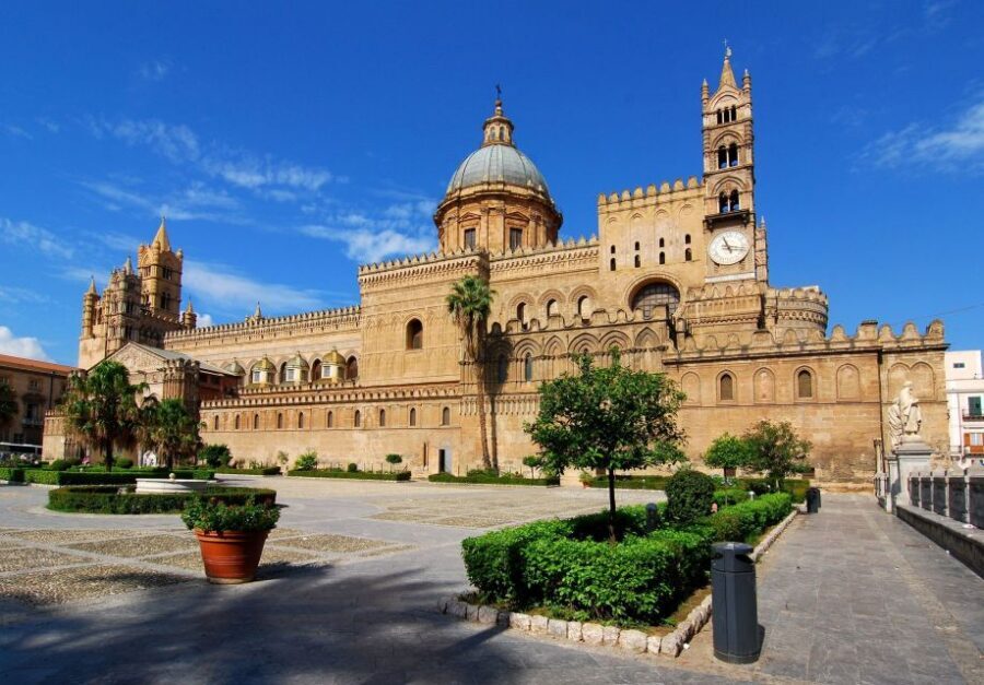 Palermo, Monreale and Mondello Private Tour with Street Food - Palermo highlights: Teatro Massimo, Quattro Canti, and royal-era stops