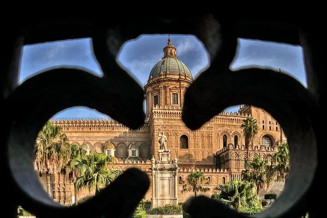 Palermo No Mafia walking tour: discover the Anti-mafia culture in Sicily - Palazzo di Giustizia and Piazza della Memoria: the people the mafia couldn’t silence