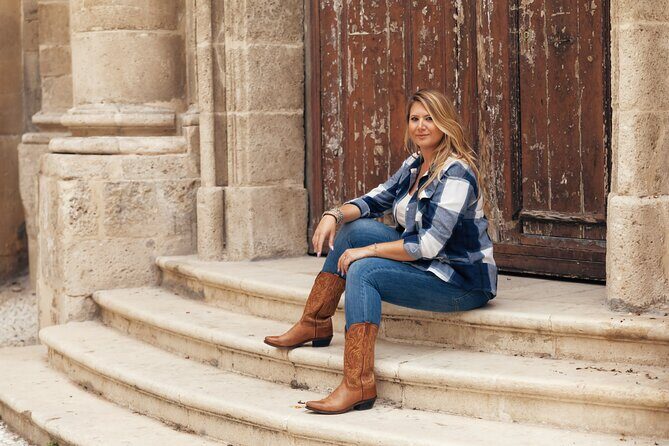 Photoshoot in Syracuse Sicily - Waterfront promenade finish: sea views that close the loop