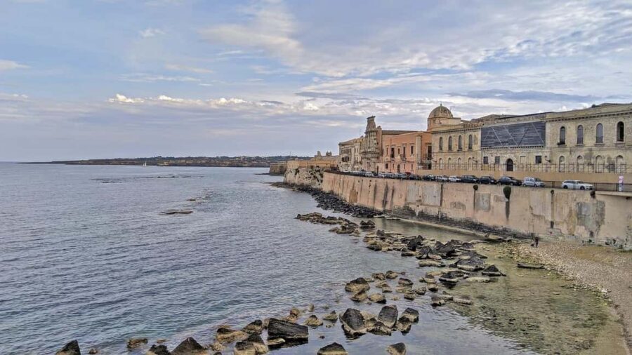 Pillirina, Ortigia, Sea caves: Boat Tour and Snorkeling - The 2-hour route: Port views, Ortigia landmarks, and Maniace Castle