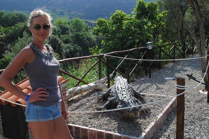 Private and Guided Tour of Gole Alcantara with traditional Lunch - Entering Le Gole dell’Alcantara: columns, river pools, and the Etna story