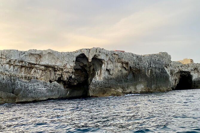 Private boat tour 1h Ortigia and caves with tales - Caves With Tales: Storytelling Is the Point, Not an Afterthought
