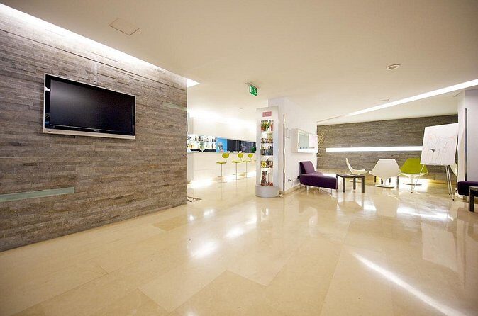Private transfer from Palermo airport to Mercure Palermo Centro or vice versa - When plans slip: 60 minutes of waiting for delays