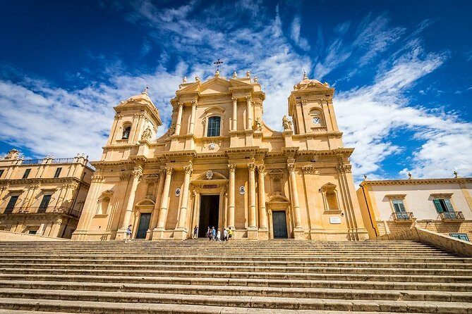 Private transfer service from TAORMINA to SIRACUSA (or Viceversa) - The driver experience: professional, friendly, and actually useful