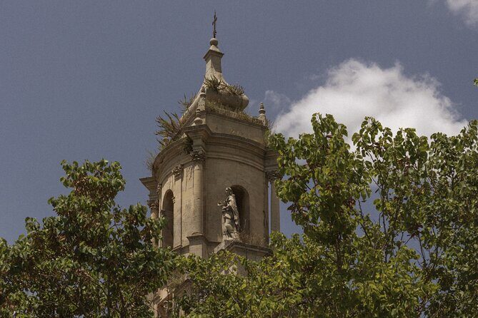 Ragusa Ibla Walking and Photography Tour - How the guide pairing supports both photos and place