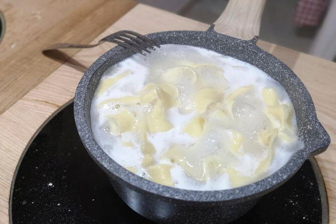 Sicilian Cooking Class : From Black to White - Meet Maria Corleone’s kitchen team: what the teaching feels like