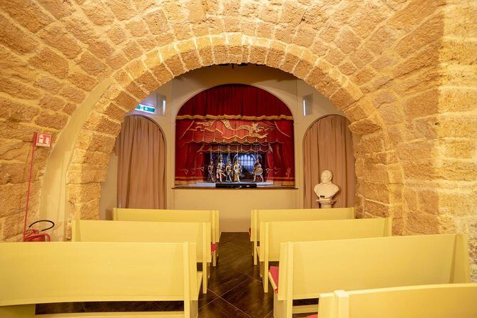 Sicilian puppets in Syracuse: show with behind-the-scenes visit - Language reality: English-led tour, Italian performance