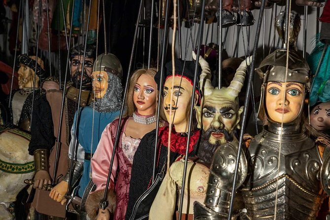 Sicilian puppets in Syracuse: show with behind-the-scenes visit - Behind the curtain in Syracuse: where the craft becomes real