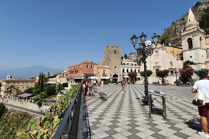 Taormina: A Self-Guided Audio Tour of Sicily’s Hilltop Town - Piazza di Duomo and the centaur fountain: the town’s symbol, explained