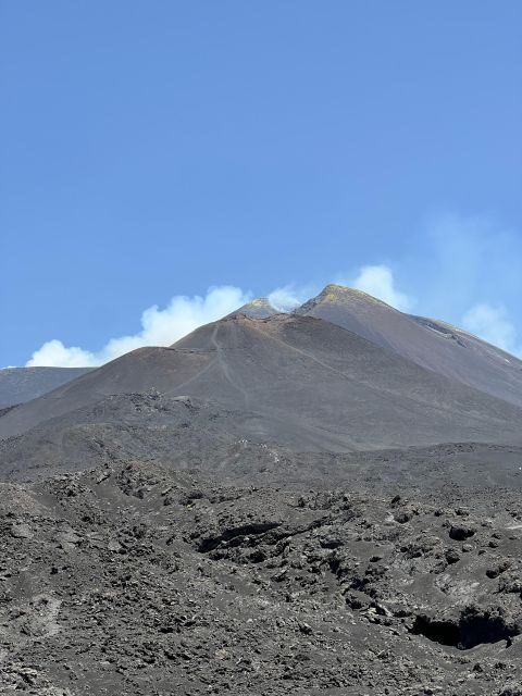 Trekking at 3000 meters on Etna - Entering the effusive crater of 2002 and the lava channel