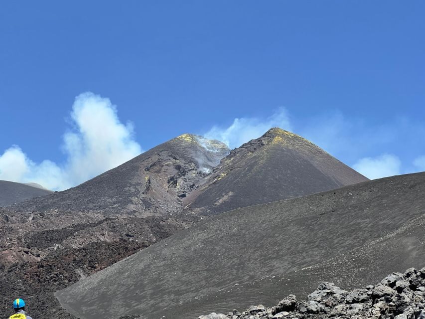 Trekking at 3000 meters on Etna - Walking the 2002 lava flows: where the science turns physical