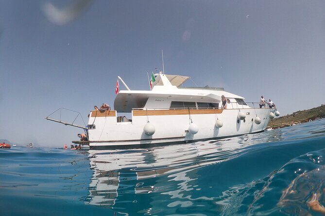 Yacht excursion Shalimar IV - Cala Azzurra: a second swim break with less rushing