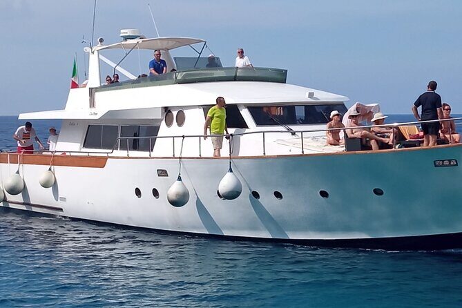 Yacht excursion Shalimar IV - Boat comfort and the reality check on accessibility